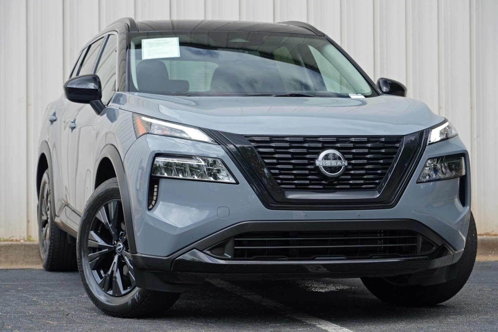 Used 2023 Nissan Rogue SV w/ SV Premium B Package FWD image 2