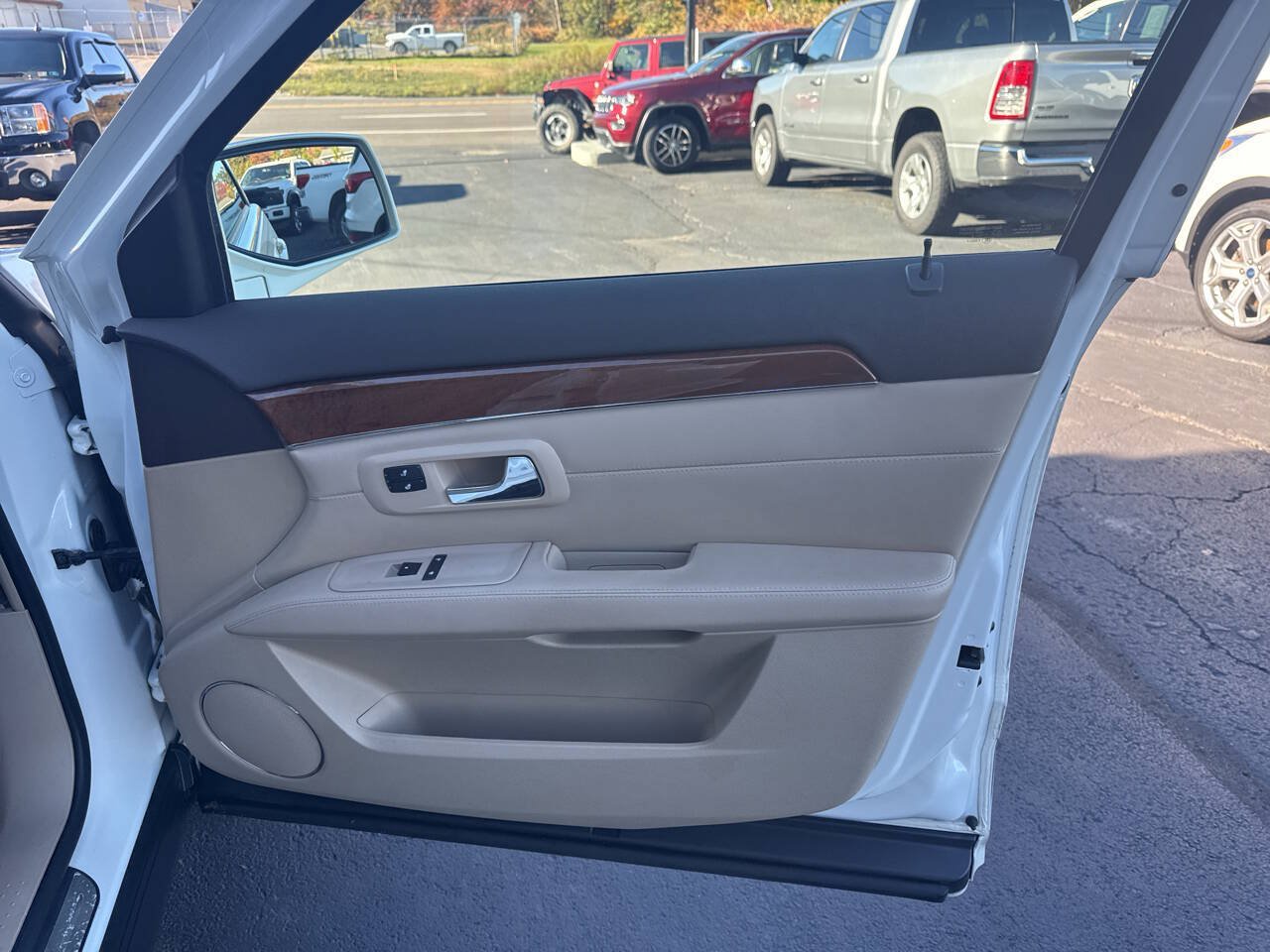 Used 2008 Cadillac SRX AWD w/ Utility Package image 25