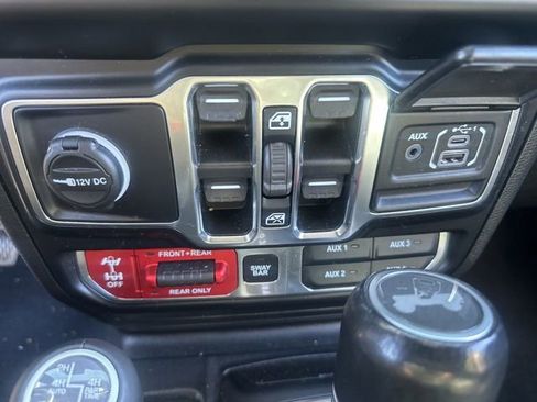 Used 2021 Jeep Wrangler Unlimited Rubicon 4xe w/ Cold Weather Group AWD/4WD image 27