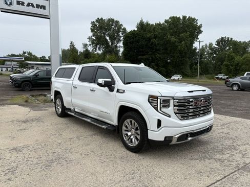 Used 2023 GMC Sierra 1500 Denali AWD/4WD image 3