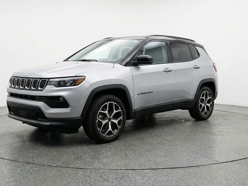Used 2025 Jeep Compass Limited image 3