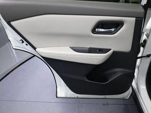 Used 2025 Nissan Rogue SV AWD/4WD image 18