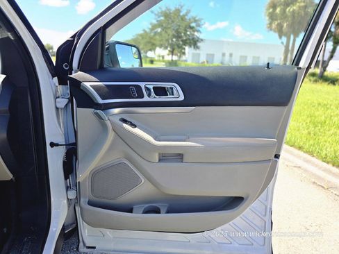 Used 2015 Ford Explorer XLT w/ Equipment Group 202A image 12