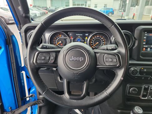 Used 2022 Jeep Gladiator Sport AWD/4WD image 21