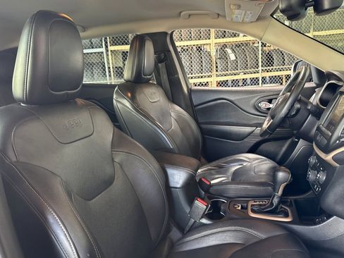 Used 2015 Jeep Cherokee Limited image 32