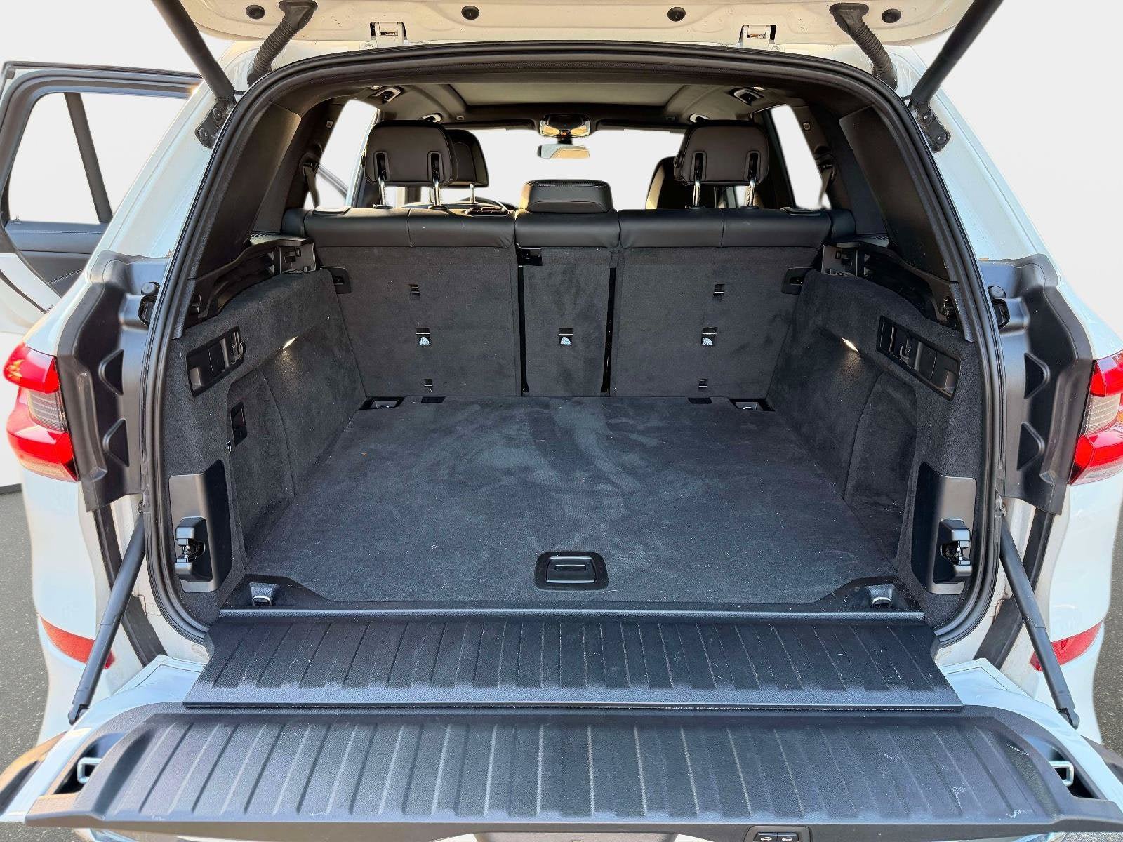 Used 2021 BMW X5 sDrive40i w/ M Sport Package RWD image 21