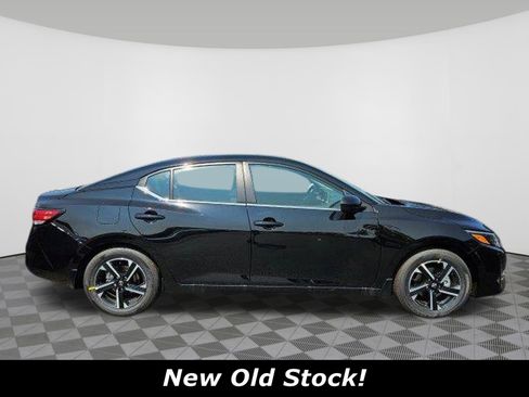 Used 2025 Nissan Sentra SV image 2