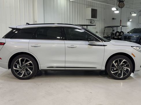 New 2026 Lincoln Corsair Grand Touring AWD/4WD image 2