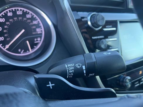 Used 2018 Toyota Camry L image 11