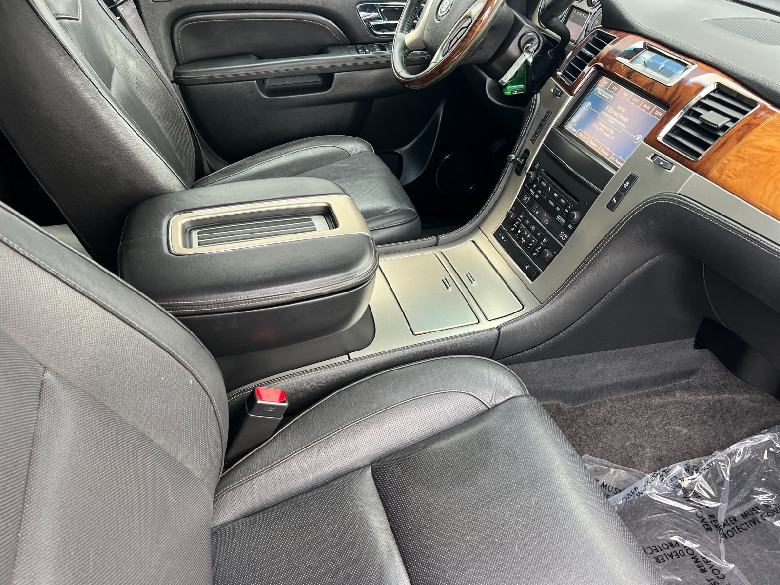 Used 2014 Cadillac Escalade Platinum AWD/4WD image 17