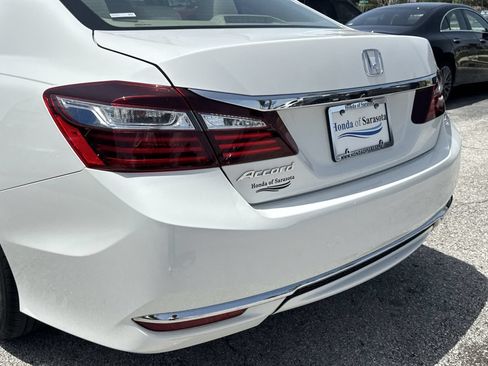 Used 2017 Honda Accord EX image 12
