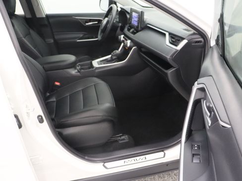 Used 2021 Toyota RAV4 XLE FWD image 36