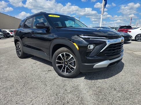 Used 2025 Chevrolet TrailBlazer LT FWD image 1