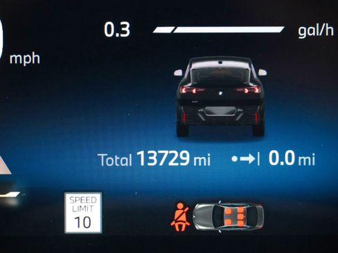 Certified 2025 BMW X2 xDrive28i w/ M Sport Package image 20