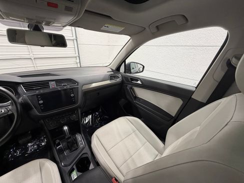 Used 2018 Volkswagen Tiguan SEL FWD image 28