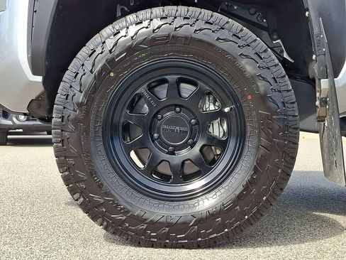 Used 2025 Toyota Tacoma TRD Off-Road AWD/4WD image 10
