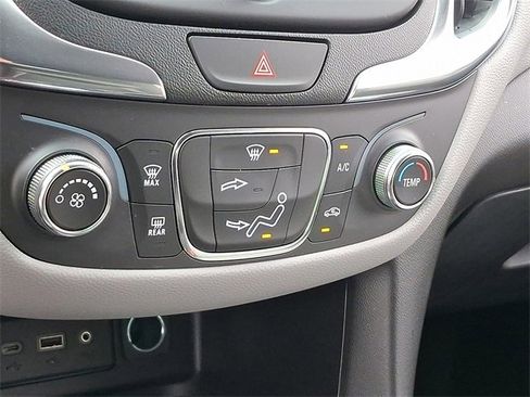 Used 2020 Chevrolet Equinox LS image 16