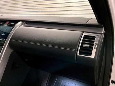 Certified 2025 Land Rover Discovery Dynamic SE image 25