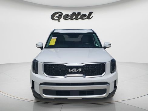 Used 2025 Kia Telluride EX w/ EX Captain's Chair Package AWD/4WD image 2