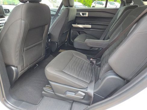 Used 2021 Ford Explorer XLT image 23