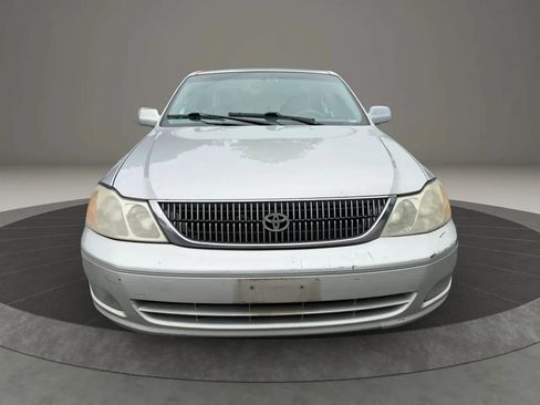 Used 2000 Toyota Avalon XL FWD image 2