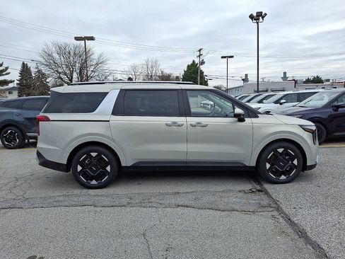 New 2026 Kia Carnival EX image 9