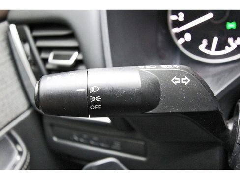 Used 2022 Nissan Rogue S image 15