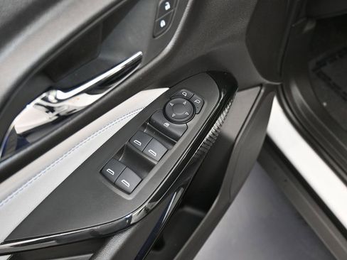 Used 2025 Chevrolet Trax LT w/ LT Convenience Package image 13