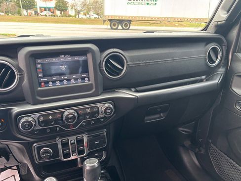 Used 2020 Jeep Gladiator Overland w/ Dual Top Group image 11