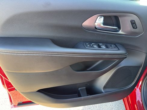 New 2026 Chrysler Pacifica Select w/ S Appearance Package FWD image 13