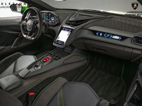 Used 2024 Lamborghini Revuelto image 24