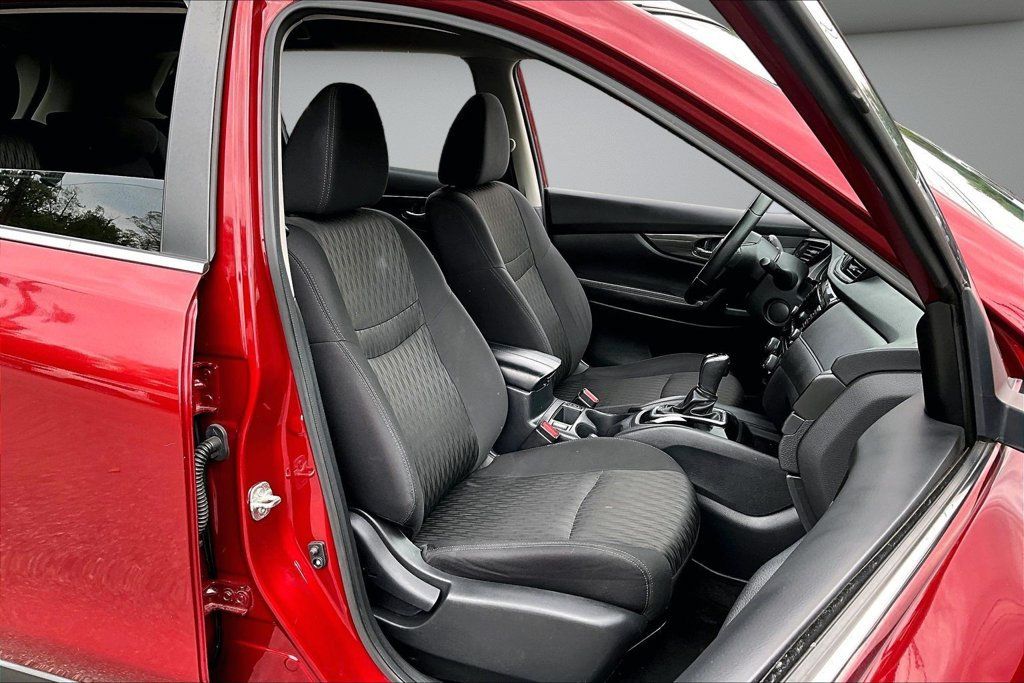 Used 2020 Nissan Rogue SV AWD/4WD image 29