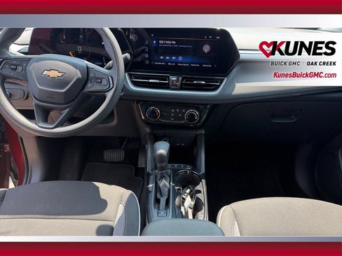 Used 2025 Chevrolet TrailBlazer LT FWD image 25