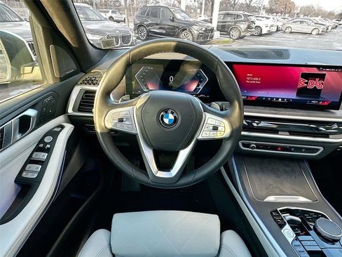 Certified 2024 BMW X7 xDrive40i w/ Premium Package image 11