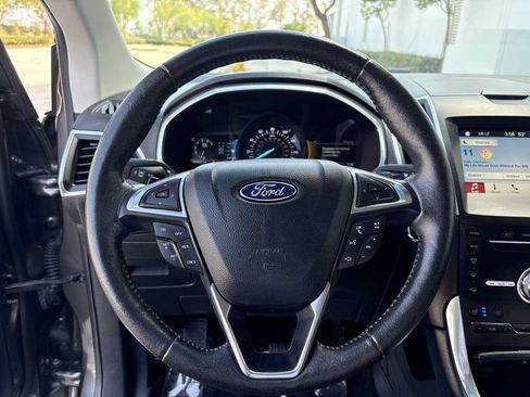 Used 2017 Ford Edge Titanium w/ Equipment Group 302A AWD/4WD image 23