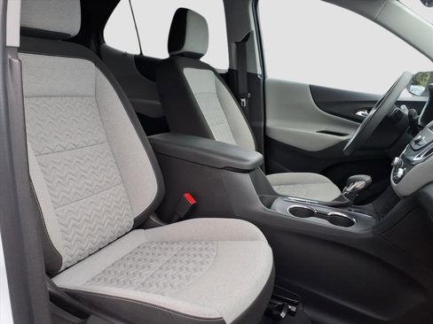 Used 2022 Chevrolet Equinox LS w/ LS Convenience Package image 8