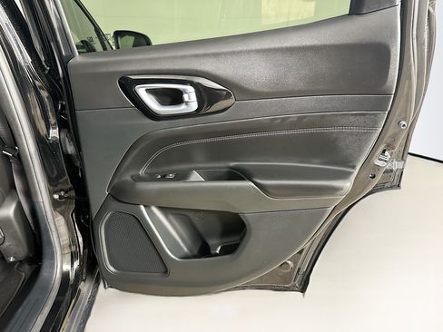 Used 2022 Jeep Compass Latitude FWD image 28