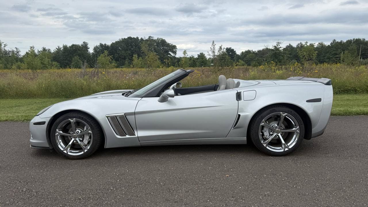 Used 2011 Chevrolet Corvette Grand Sport w/ Preferred Equipment Group RWD image 6