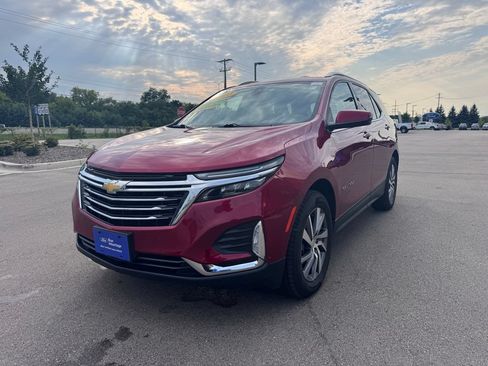 Used 2023 Chevrolet Equinox Premier AWD/4WD image 2