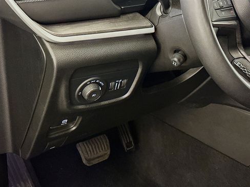 Used 2024 Jeep Grand Cherokee L Limited w/ Luxury Tech Group II image 17