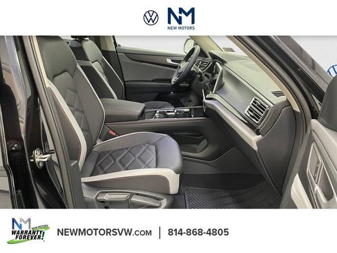 New 2026 Volkswagen Atlas Peak Edition image 13