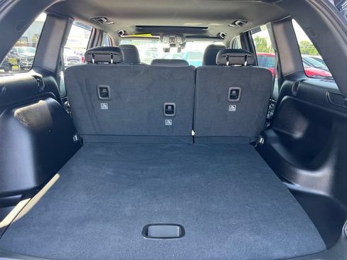 Certified 2025 Jeep Grand Cherokee Laredo X w/ Luxury Tech Group I AWD/4WD image 7