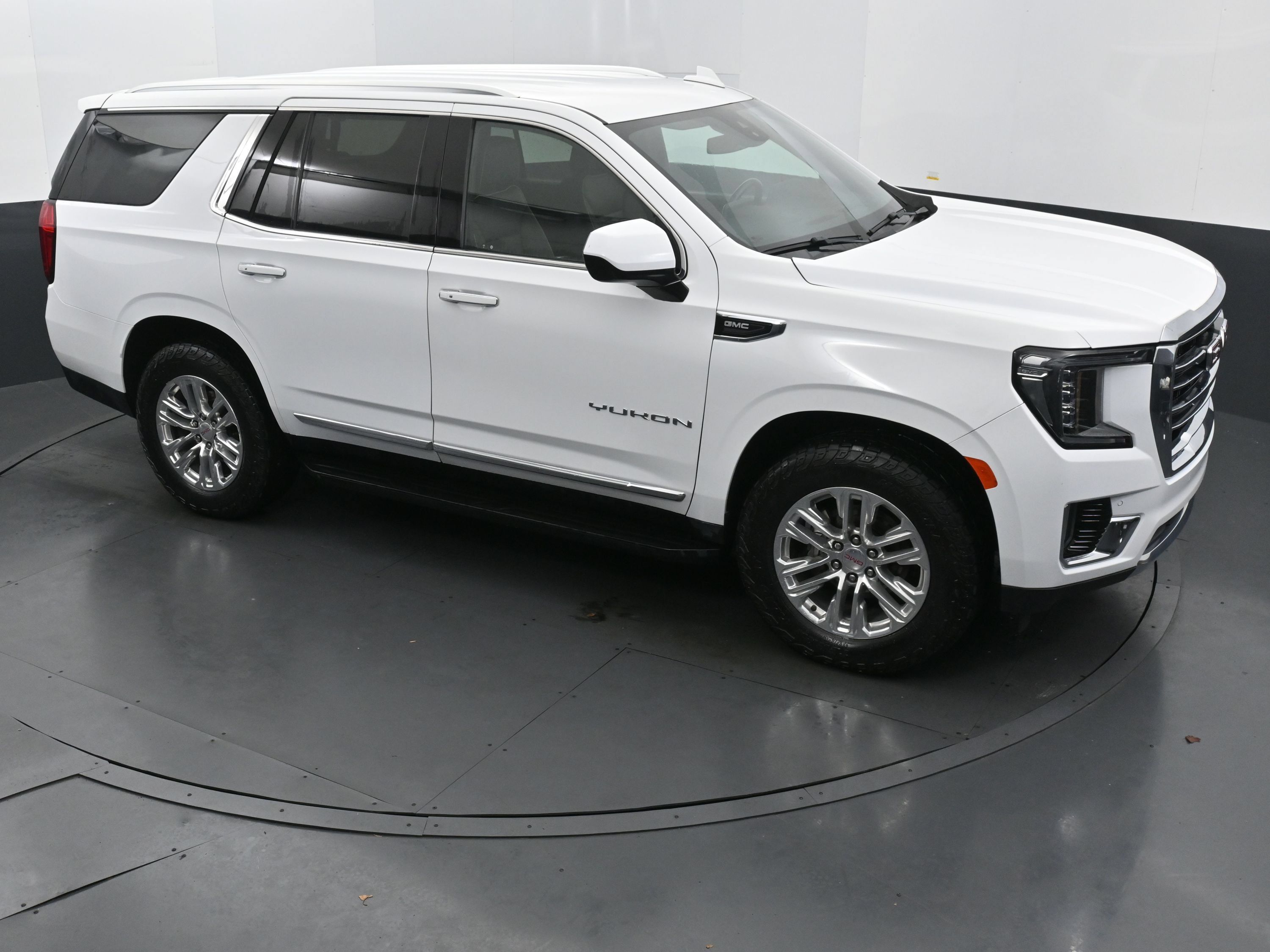 Used 2023 GMC Yukon SLT AWD/4WD image 33