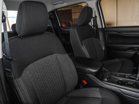 Used 2025 Ford Ranger XL image 41