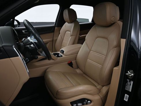 Certified 2021 Porsche Cayenne S image 5