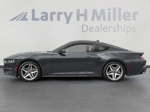 Used 2025 Ford Mustang EcoBoost image 3