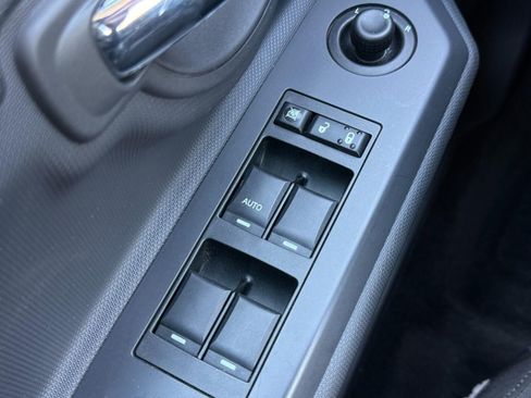 Used 2009 Dodge Avenger SE FWD image 18