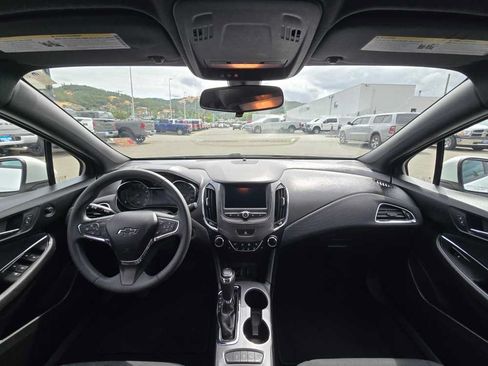 Used 2019 Chevrolet Cruze LT w/ Convenience Package FWD image 15
