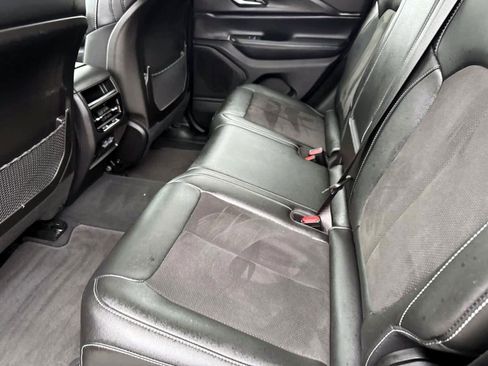 Used 2023 Jeep Grand Cherokee Altitude AWD/4WD image 15