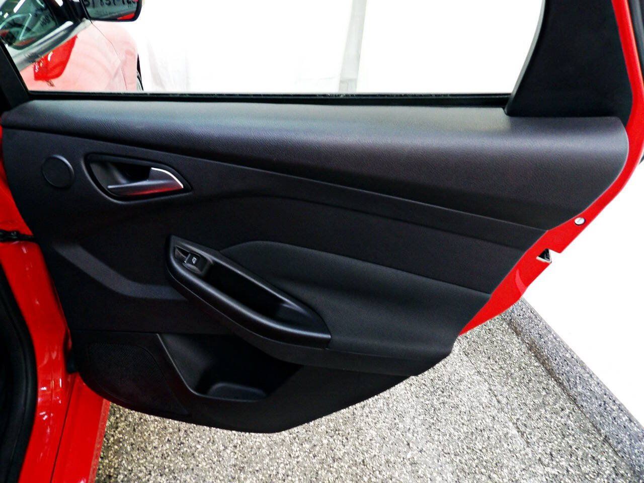 Used 2014 Ford Focus ST w/ Equipment Group 202A FWD image 12